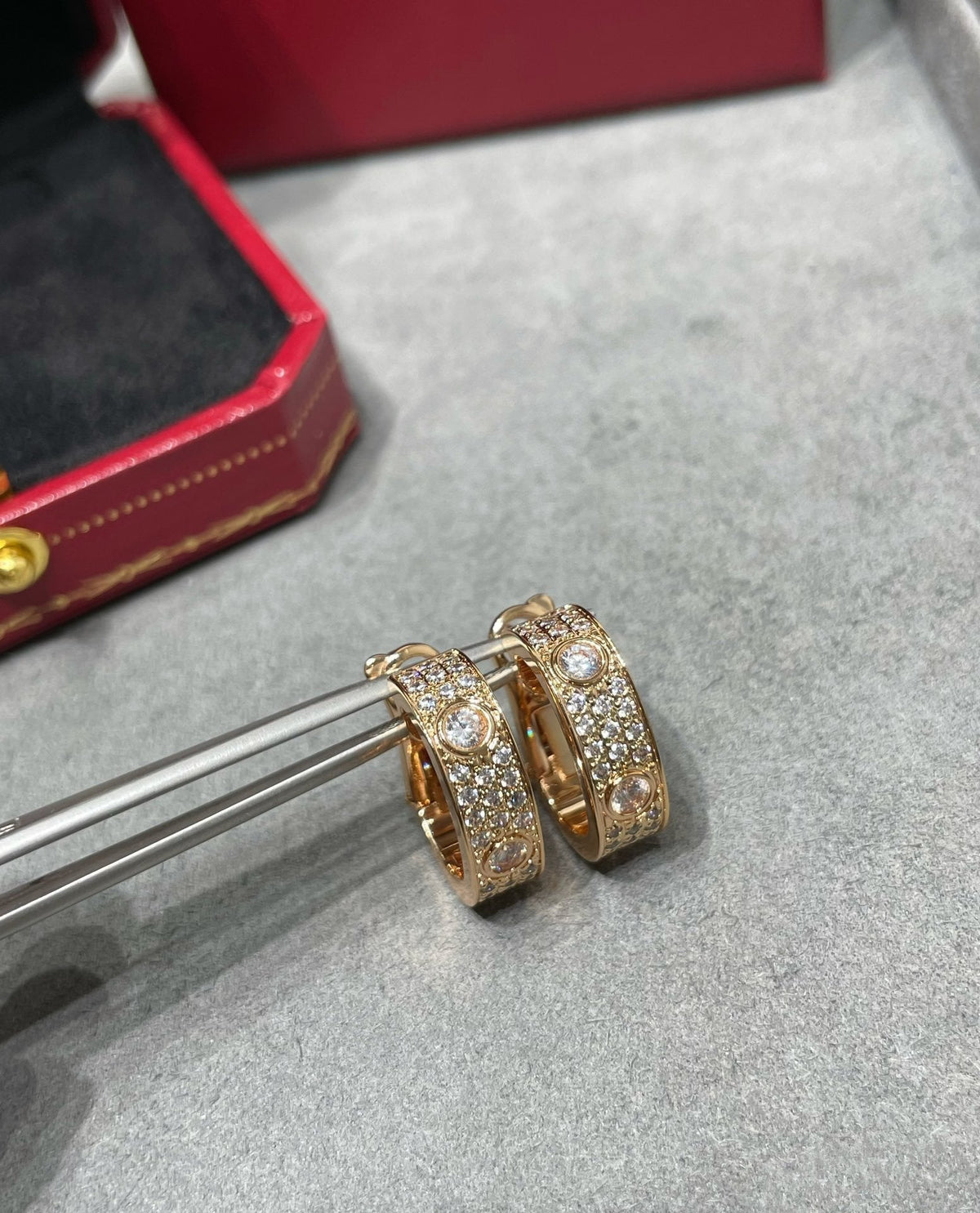 [Bling Jewelrys ]LOVE 5,5 MM DIAMANT-PAVÉ-OHRRINGE