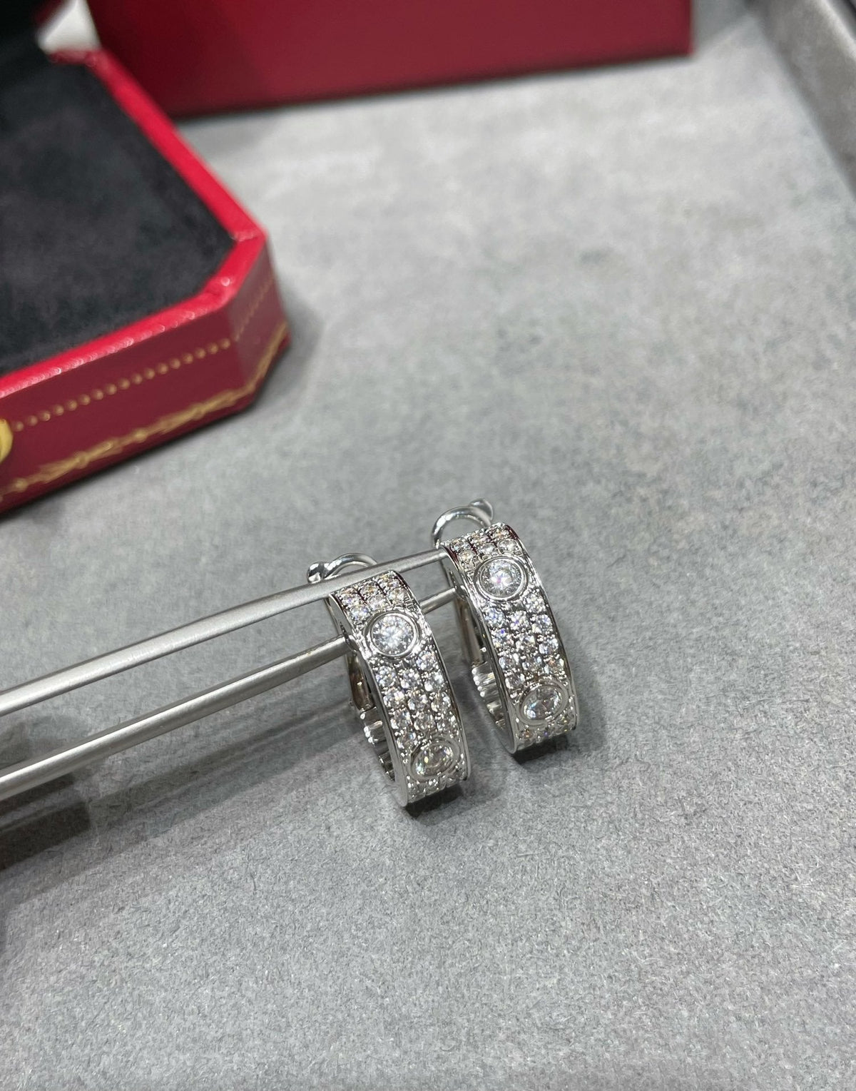 [Bling Jewelrys ]LOVE 5,5 MM DIAMANT-PAVÉ-OHRRINGE