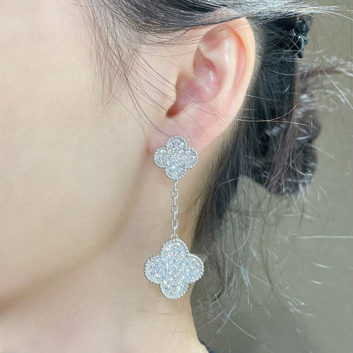 {
  "Bling Jewelrys": "Bling Jewelry",
  "CLOVER 2 MOTIFS DIAMOND PAVED SILVER EARRINGS": "KLEEBLATT 2 MOTIVE DIAMANT BESETZTE SILBEROHRRINGE"
}