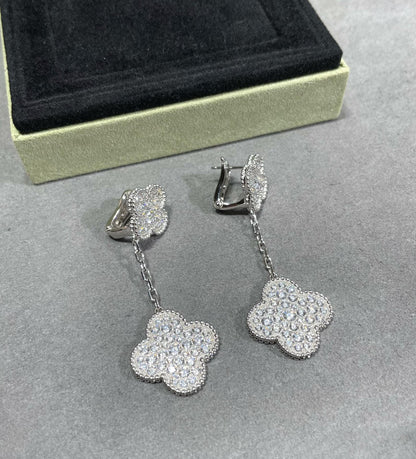 {
  "Bling Jewelrys": "Bling Jewelry",
  "CLOVER 2 MOTIFS DIAMOND PAVED SILVER EARRINGS": "KLEEBLATT 2 MOTIVE DIAMANT BESETZTE SILBEROHRRINGE"
}