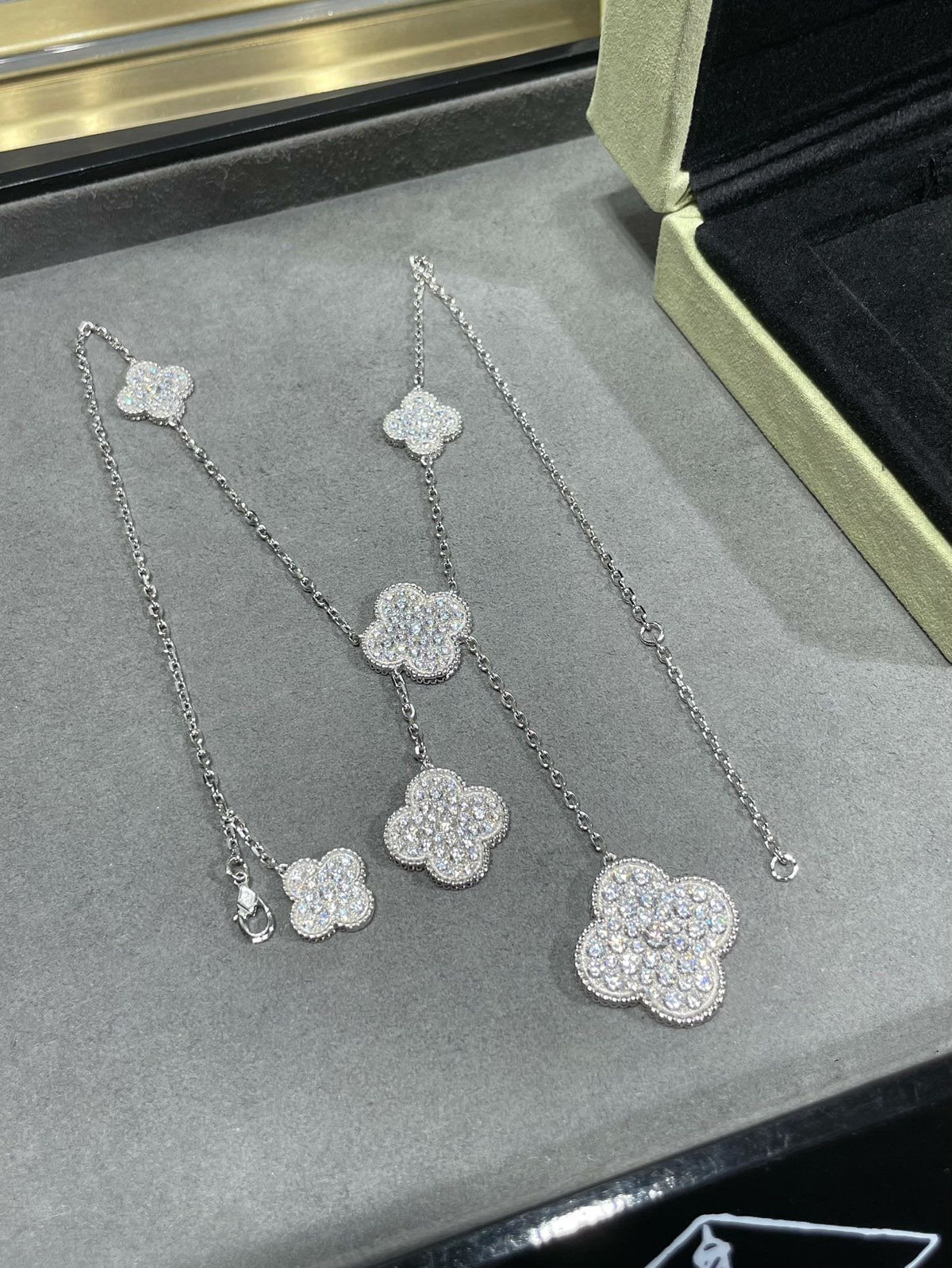 [Bling Jewelrys ]CLOVER 6 MOTIF DIAMOND PAVED NECKLACE