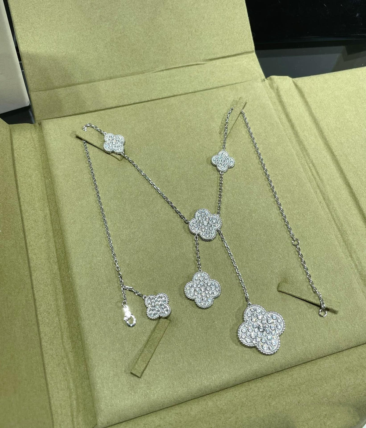 [Bling Jewelrys ]CLOVER 6 MOTIF DIAMOND PAVED NECKLACE
