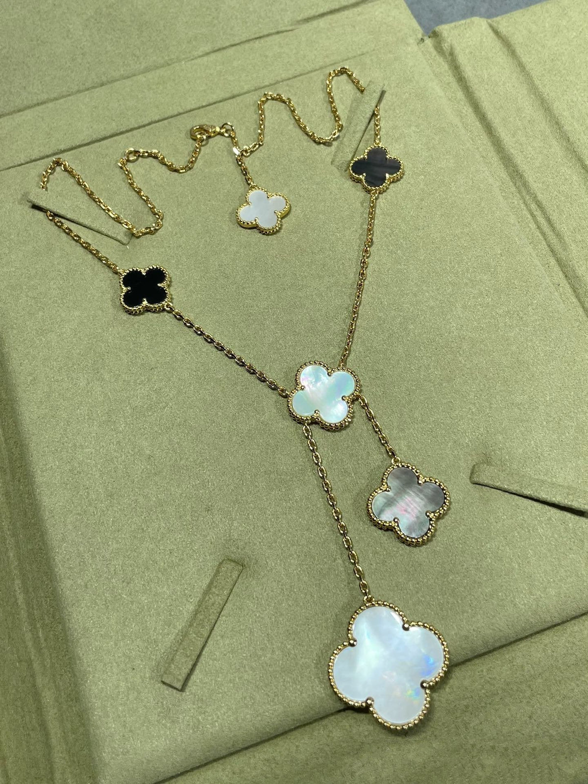 [Bling Jewelrys ]CLOVER 6 MOTIF MOP ONYX GOLD NECKLACE