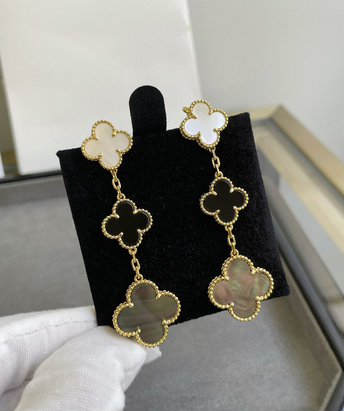 [Bling Jewelrys ]CLOVER 3 MOTIF MOP ONYX DARK MOP PINK GOLD EARRINGS