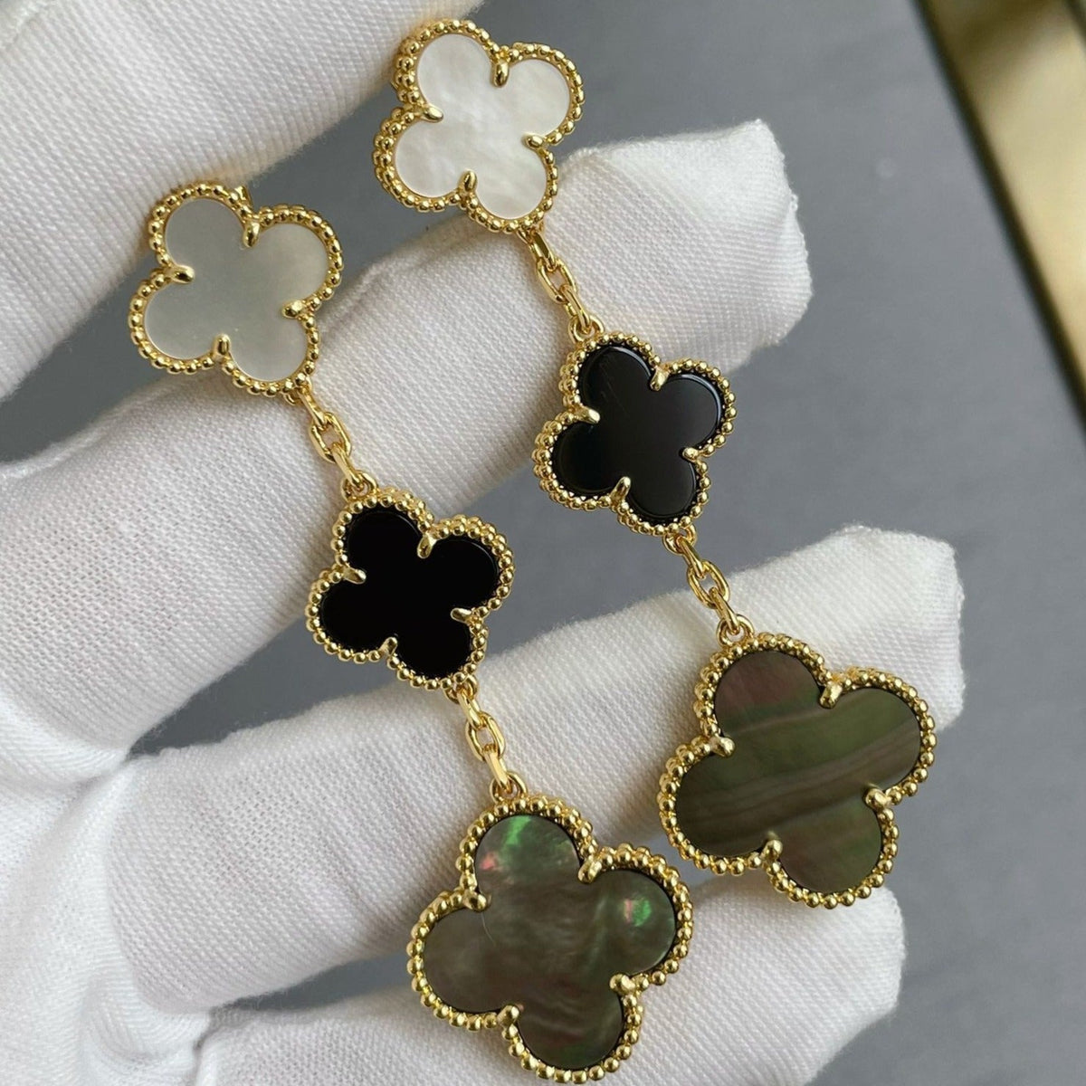 [Bling Jewelrys ]CLOVER 3 MOTIF MOP ONYX DARK MOP PINK GOLD EARRINGS