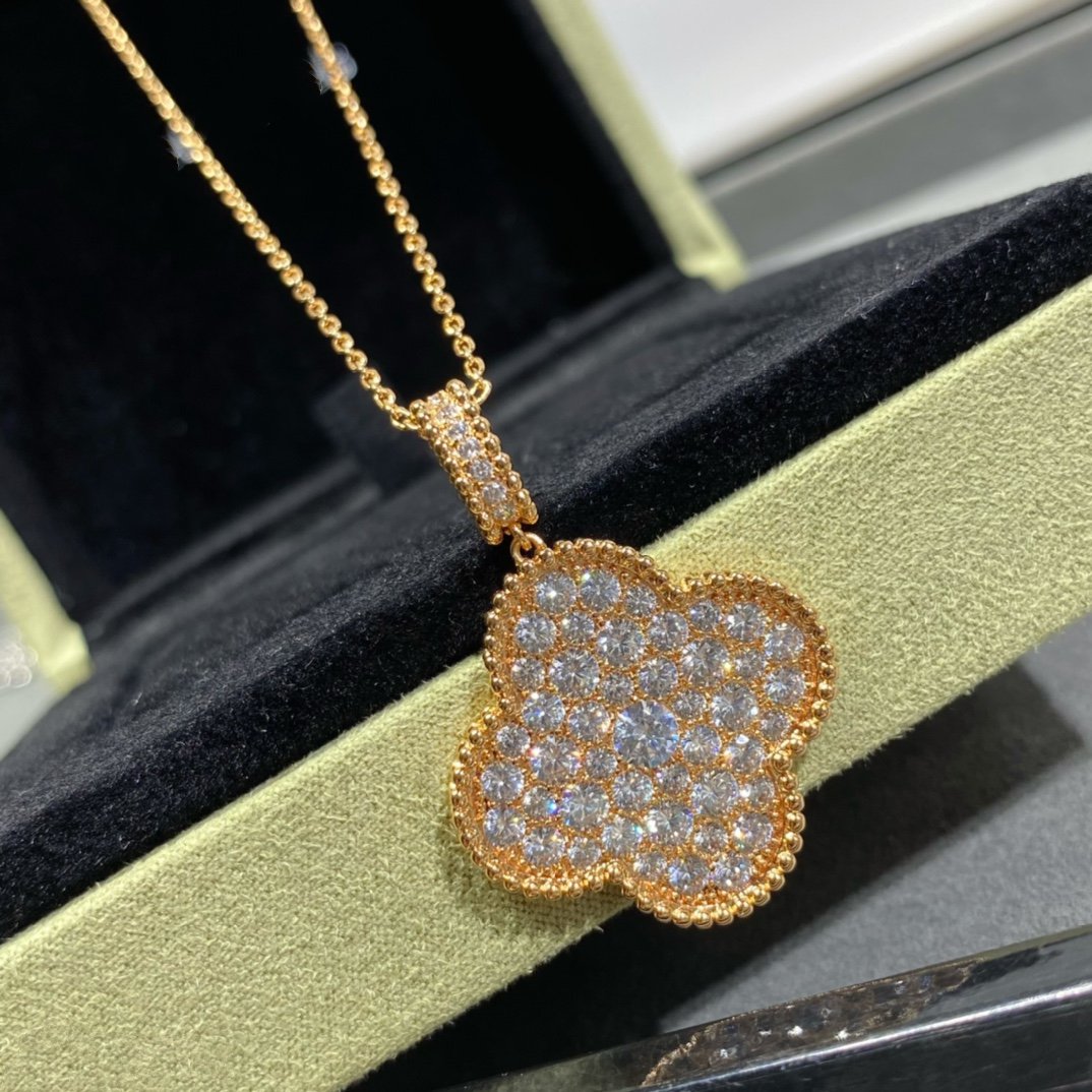 {
"Bling Jewelrys ": "Bling Jewelry ",
"CLOVER 25MM LARGE PEDANT DIAMOND PAVED LONG NECKLACE": "K LEEBLATT 25MM GROSSER ANHÄNGER MIT DIAMANT-PAVÉ LANGE HALSKETTE"
}