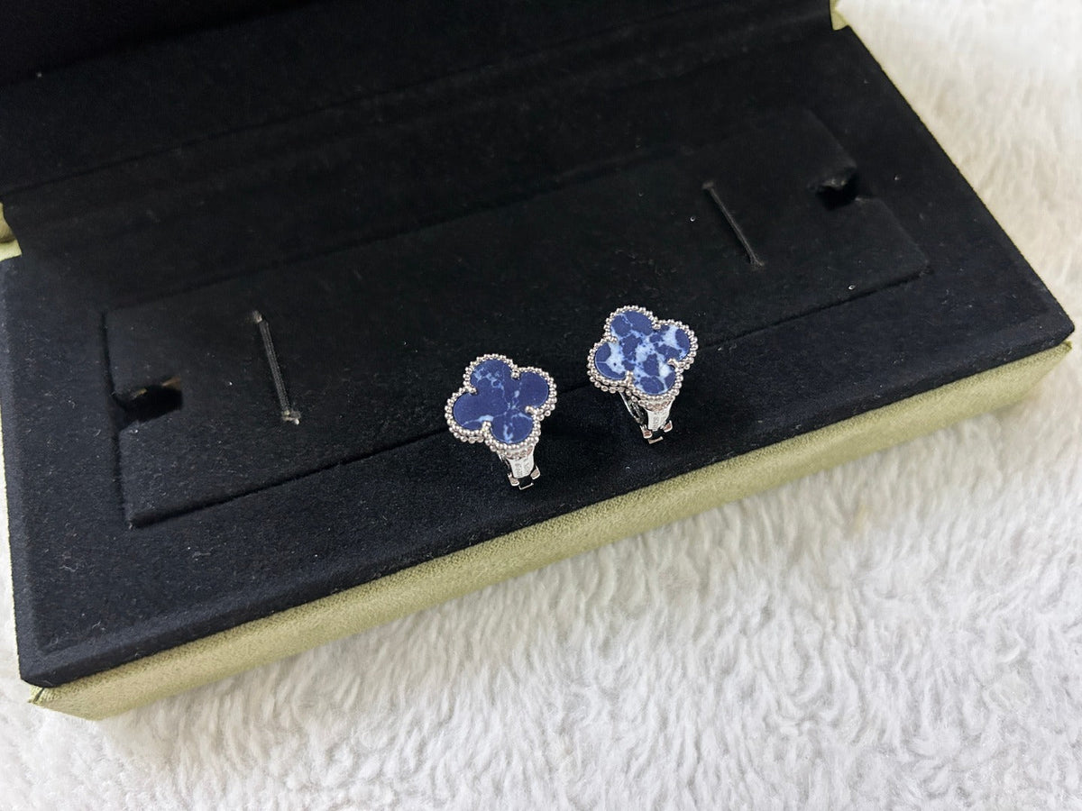 [Bling Jewelrys] KLEINE PIETERSIT-STECHER MIT KLEEBLATT-MOTIV