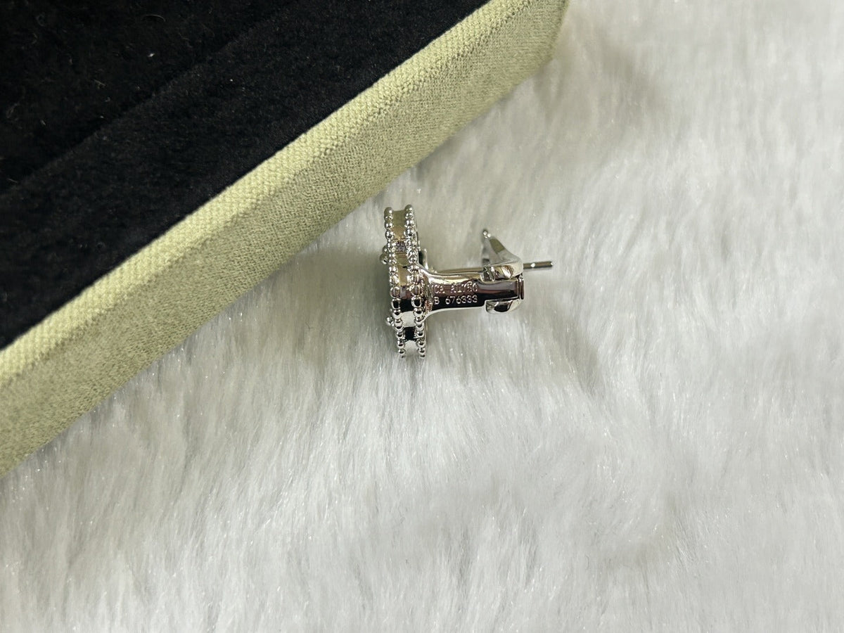 [Bling Jewelrys] KLEINE PIETERSIT-STECHER MIT KLEEBLATT-MOTIV