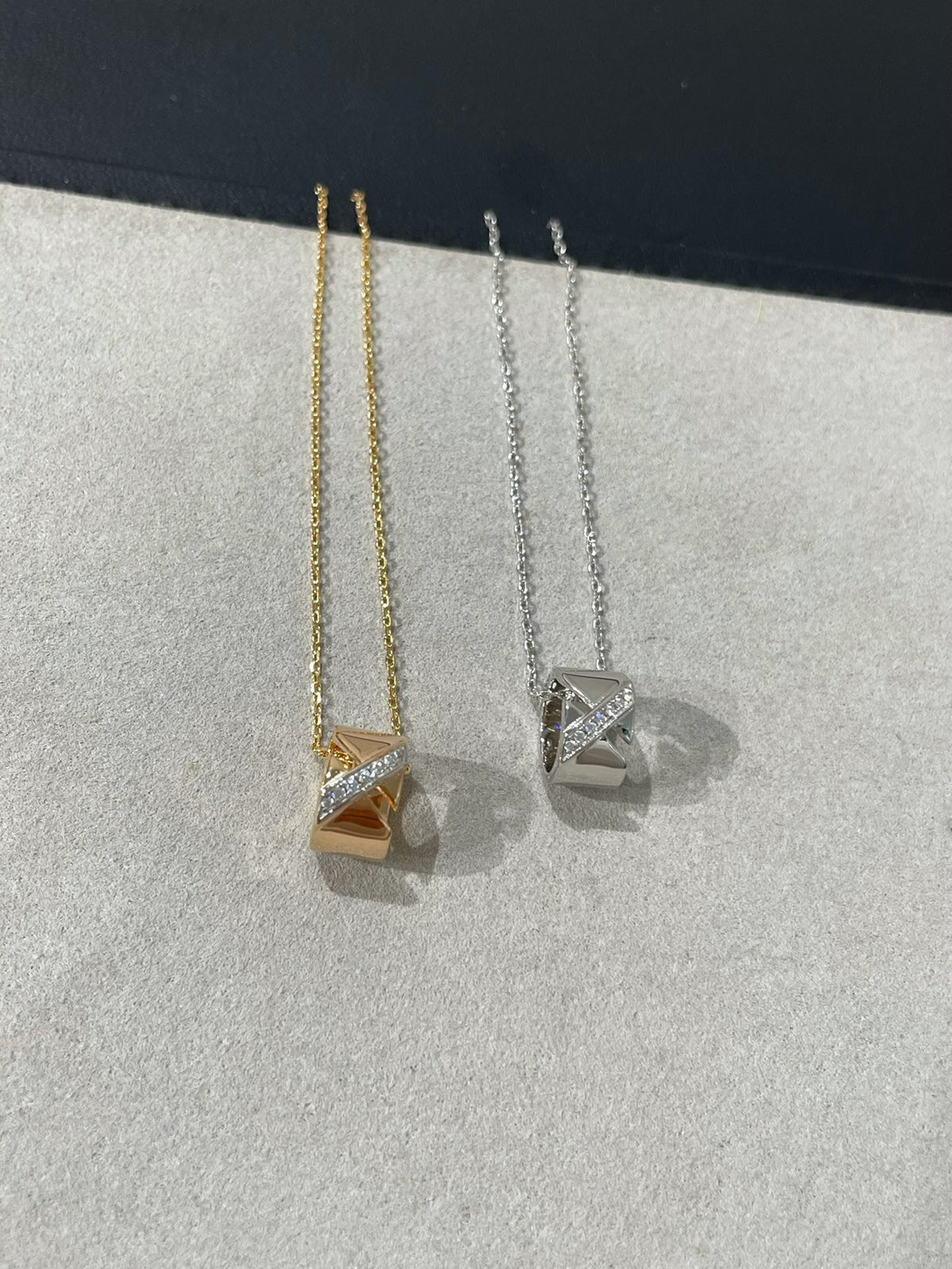{
  "[Bling Jewelrys ]LIENS EVIDENCE DIAMOND NECKLACE": "[Bling Jewelrys] リアン エビダンス ダイヤモンド ネックレス"
}