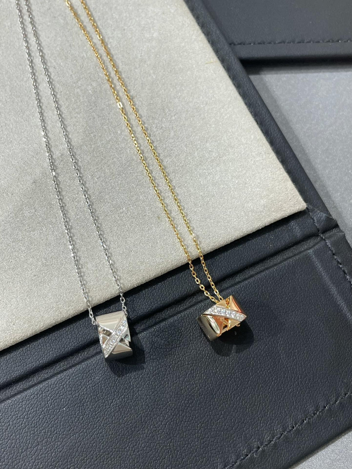 {
  "[Bling Jewelrys ]LIENS EVIDENCE DIAMOND NECKLACE": "[Bling Jewelrys] リアン エビダンス ダイヤモンド ネックレス"
}