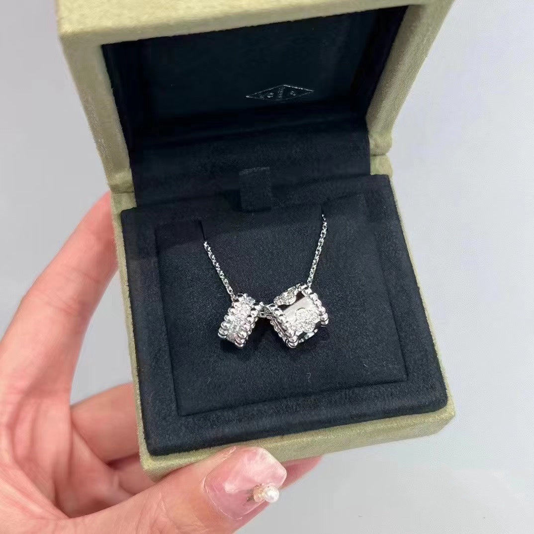 {
  "Bling Jewelrys": "Bling Jewelry",
  "PERLEE DOUBLE PENDANT SILVER DIAMOND NECKLACE": "PERLEE DOPPEL-ANHÄNGER SILBER DIAMANT-HALSKETTE"
}