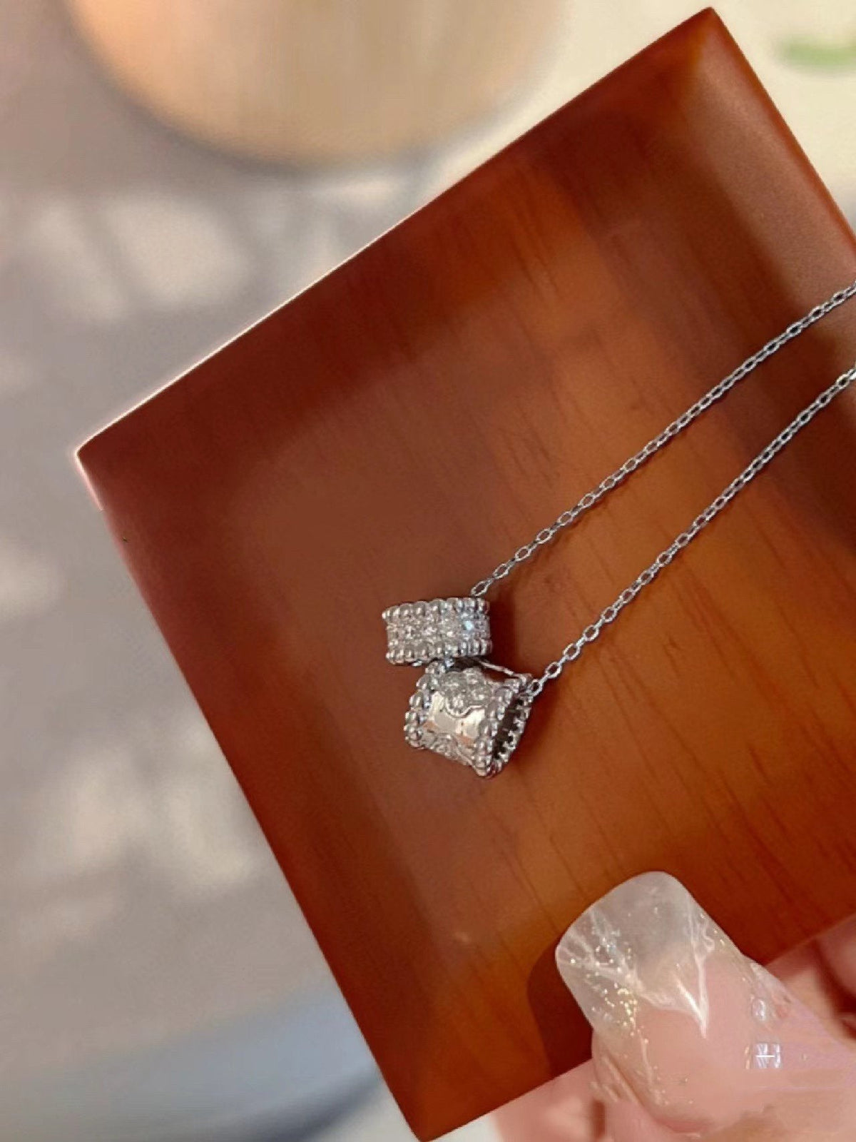 {
  "Bling Jewelrys": "Bling Jewelry",
  "PERLEE DOUBLE PENDANT SILVER DIAMOND NECKLACE": "PERLEE DOPPEL-ANHÄNGER SILBER DIAMANT-HALSKETTE"
}