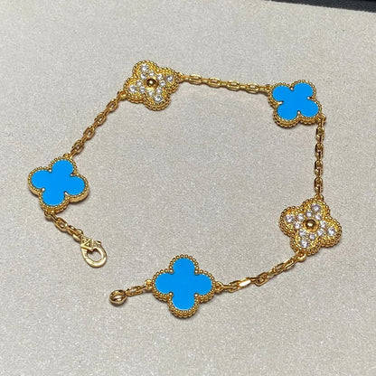 {
  "Bling Jewelrys": "ブリング・ジュエリー",
  "CLOVER 5 MOTIF BLUE AGATE BRACELET COLLECTION": "クローバー 5モチーフ ブルーアゲート ブレスレット コレクション"
}