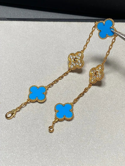 {
  "Bling Jewelrys": "ブリング・ジュエリー",
  "CLOVER 5 MOTIF BLUE AGATE BRACELET COLLECTION": "クローバー 5モチーフ ブルーアゲート ブレスレット コレクション"
}
