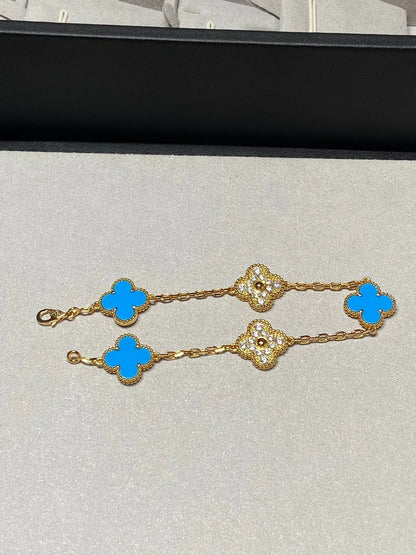 {
  "Bling Jewelrys": "ブリング・ジュエリー",
  "CLOVER 5 MOTIF BLUE AGATE BRACELET COLLECTION": "クローバー 5モチーフ ブルーアゲート ブレスレット コレクション"
}
