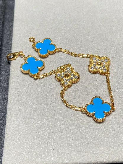 {
  "Bling Jewelrys": "ブリング・ジュエリー",
  "CLOVER 5 MOTIF BLUE AGATE BRACELET COLLECTION": "クローバー 5モチーフ ブルーアゲート ブレスレット コレクション"
}