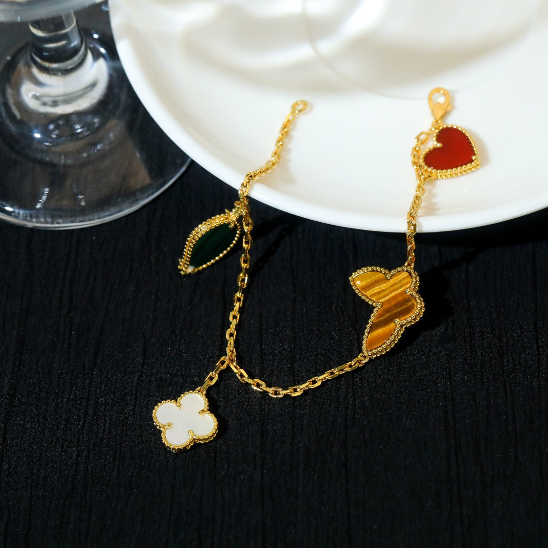 [Bling Jewelrys] LUCKY SPRING ARMBAND MIT 5 MOTIVEN IN GOLD