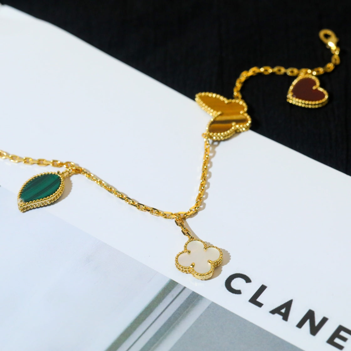 [Bling Jewelrys] LUCKY SPRING ARMBAND MIT 5 MOTIVEN IN GOLD