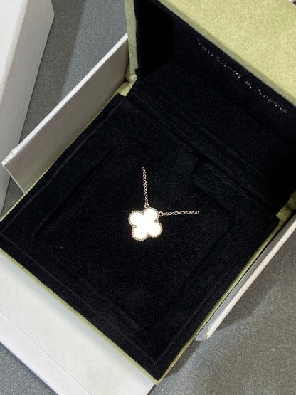 [Bling Jewelrys] KLEEBATT MITTEL SILBER WEISSES PERLMUTT HALSKETTE