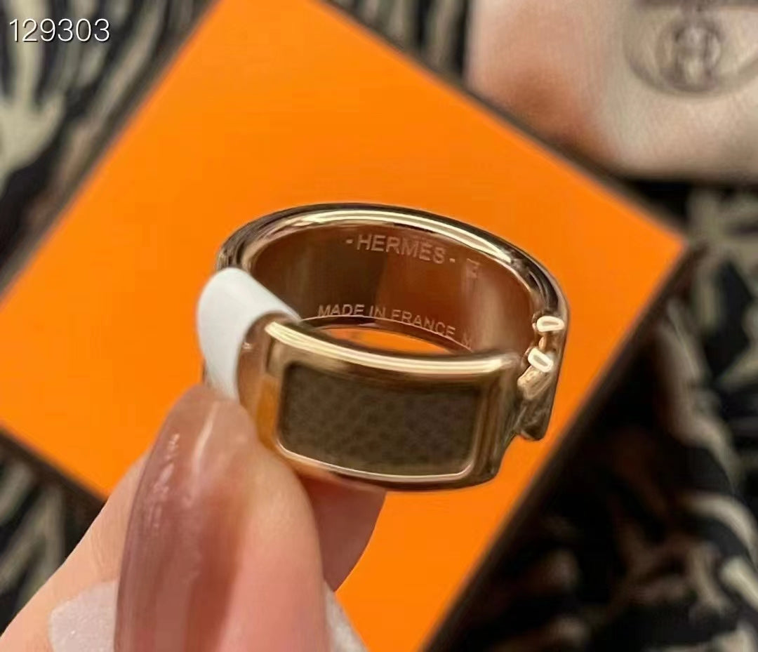 {
  "Bling Jewelrys": "ブリングジュエリー",
  "OLYMPE PINK GOLD RING": "オリンプ ピンクゴールド リング"
}