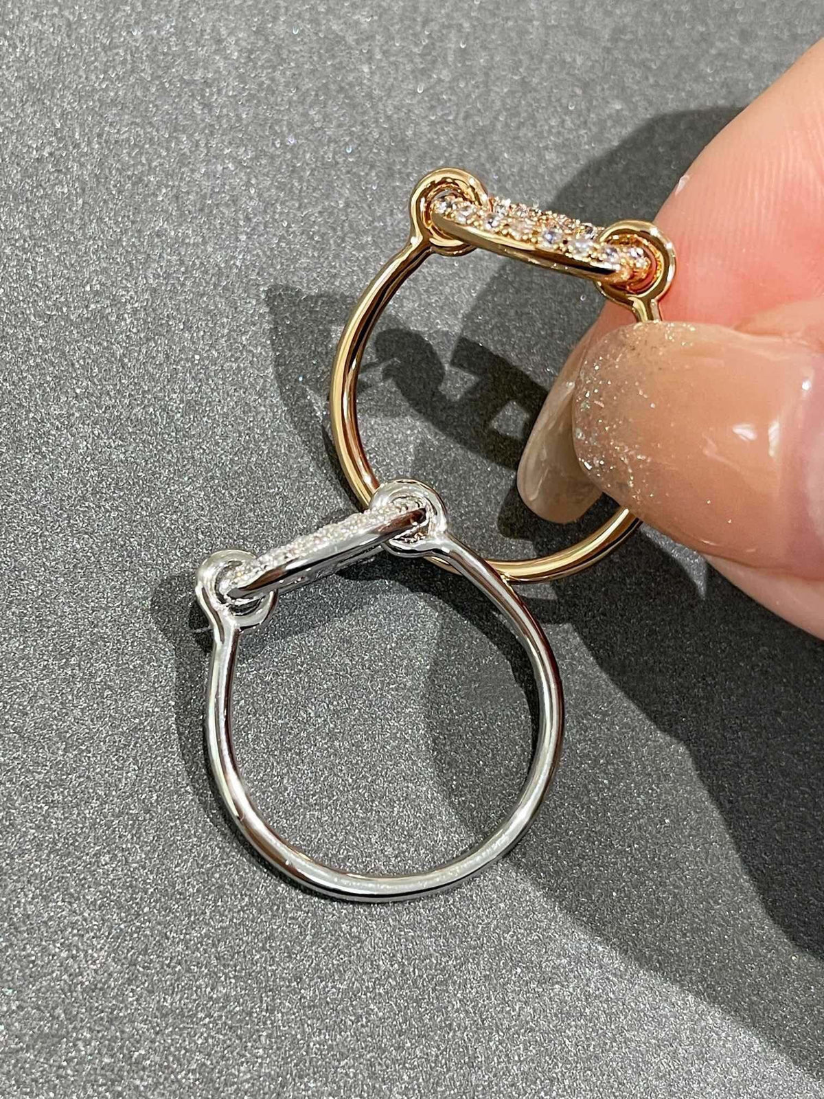 {
"Bling Jewelrys": "Bling Jewelry",
"RONDE SMALL DIAMOND RING": "ロンデ スモール ダイヤモンド リング"
}