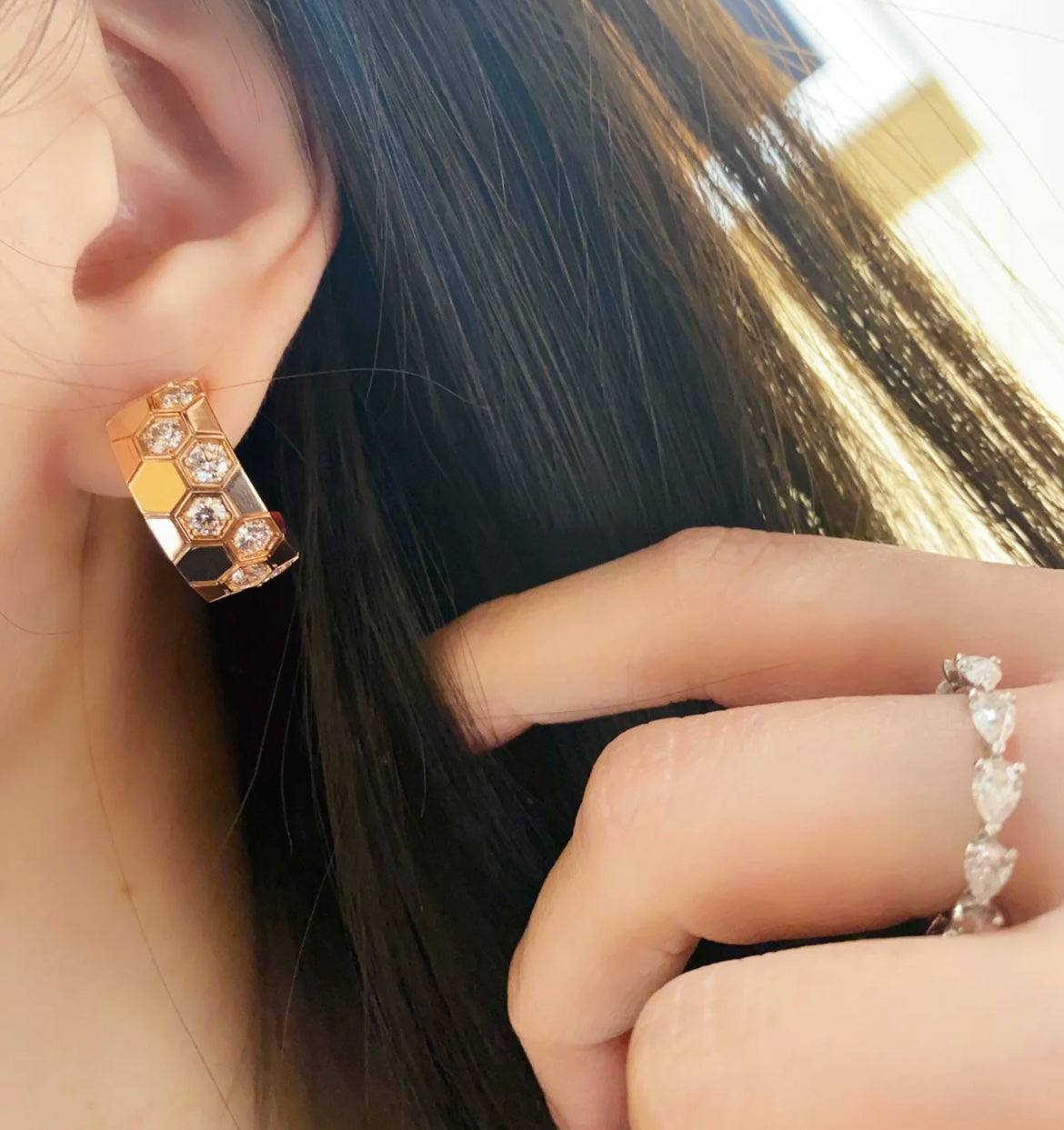 [Bling Jewelrys ]BEE LOVE DIAMOND HOOP EARRINGS