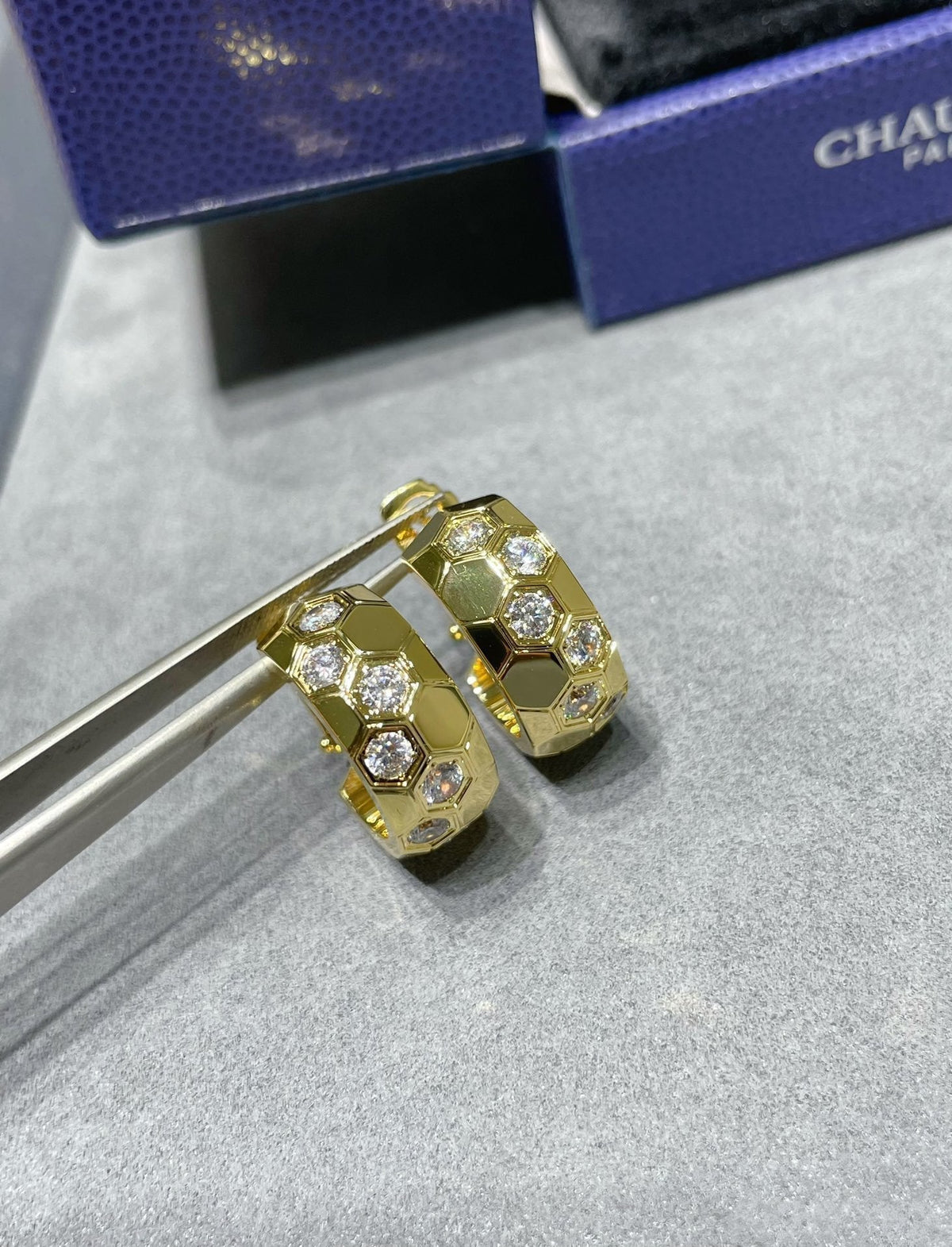 [Bling Jewelrys ]BEE LOVE DIAMOND HOOP EARRINGS