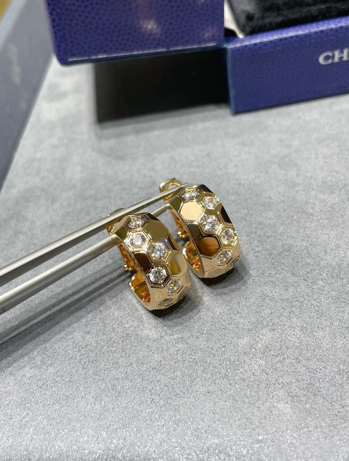 [Bling Jewelrys ]BEE LOVE DIAMOND HOOP EARRINGS