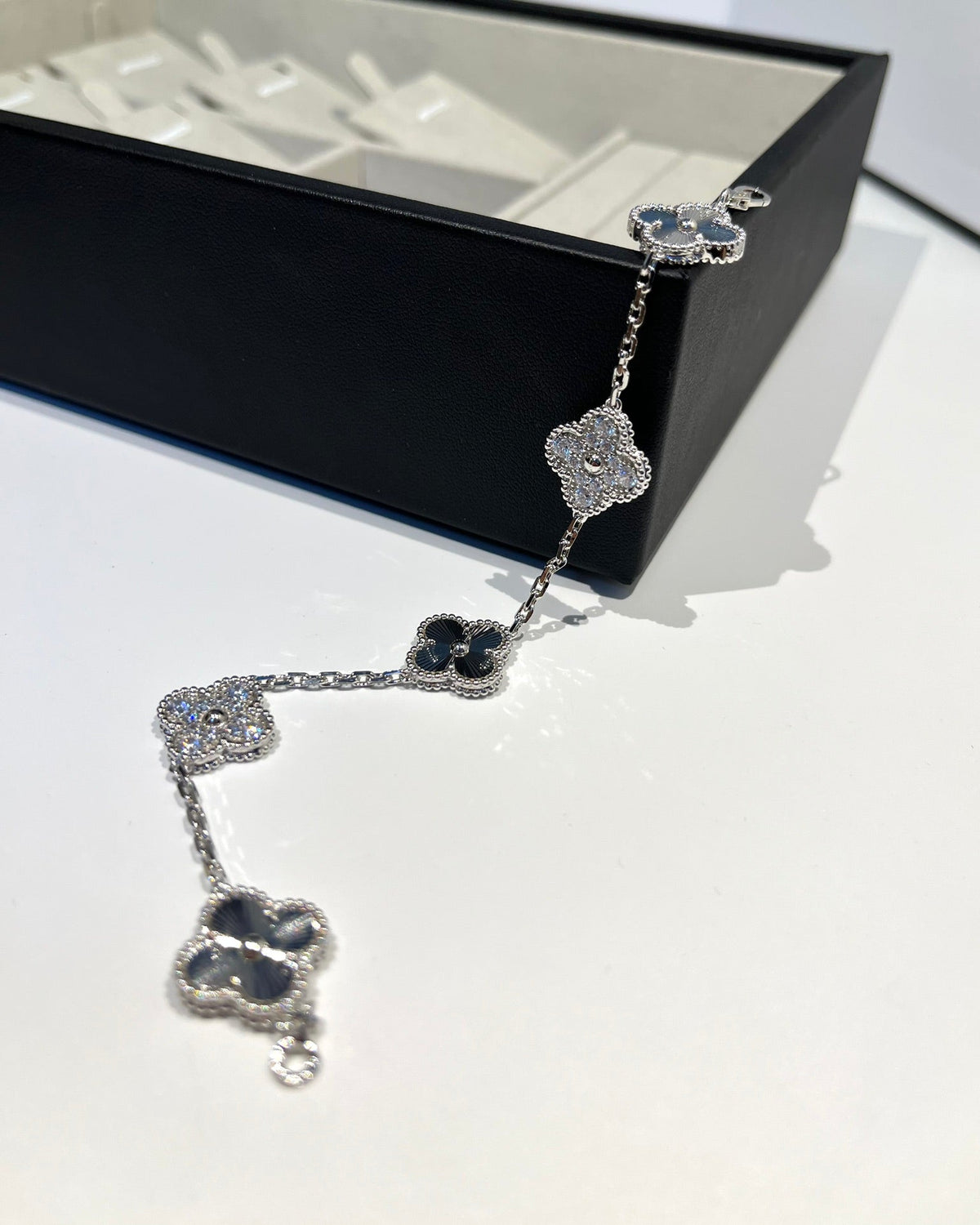 [Bling Jewelrys ] CLOVER 5 MOTIF LASER BRACELET COLLECTION