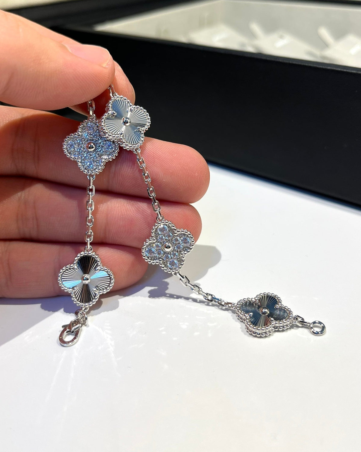 [Bling Jewelrys ] CLOVER 5 MOTIF LASER BRACELET COLLECTION