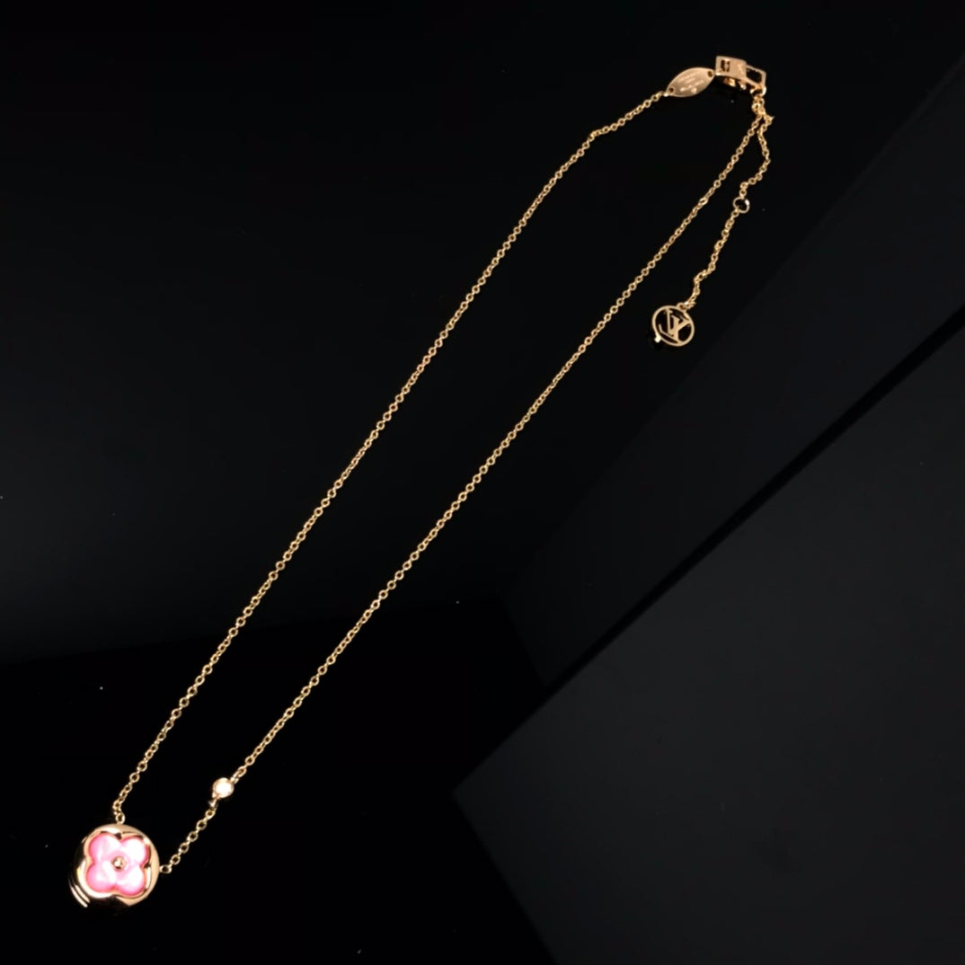 {
  "Bling Jewelrys": "Bling Jewelrys",
  "COLOR BLOSSOM PINK MOP SUN GOLD NECKLACE": "COLOR BLOSSOM ROSA MOP SONNENGOLD-HALSKETTE"
}