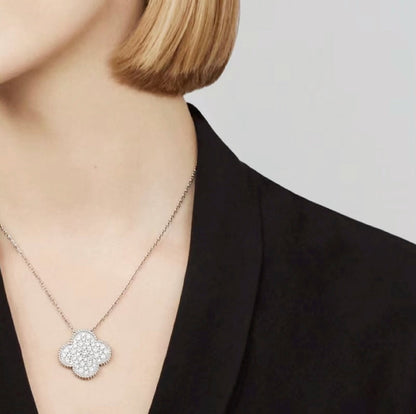 {
"Bling Jewelrys ": "Bling Jewelry ",
"CLOVER 25MM LARGE PENDANT DIAMOND PAVED SILVER NECKLACE": "KLEEBLATT 25MM GROSSER ANHÄNGER DIAMANT-PAVÉ SILBERHALSKETTE"
}