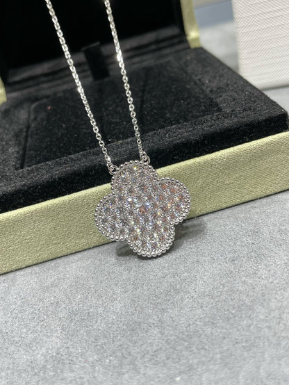 {
"Bling Jewelrys ": "Bling Jewelry ",
"CLOVER 25MM LARGE PENDANT DIAMOND PAVED SILVER NECKLACE": "KLEEBLATT 25MM GROSSER ANHÄNGER DIAMANT-PAVÉ SILBERHALSKETTE"
}