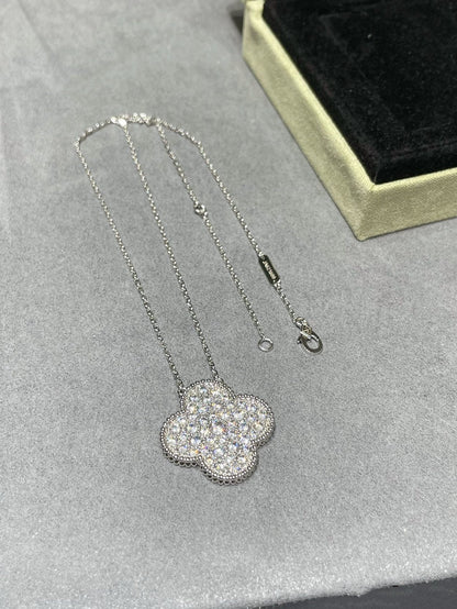 {
"Bling Jewelrys ": "Bling Jewelry ",
"CLOVER 25MM LARGE PENDANT DIAMOND PAVED SILVER NECKLACE": "KLEEBLATT 25MM GROSSER ANHÄNGER DIAMANT-PAVÉ SILBERHALSKETTE"
}