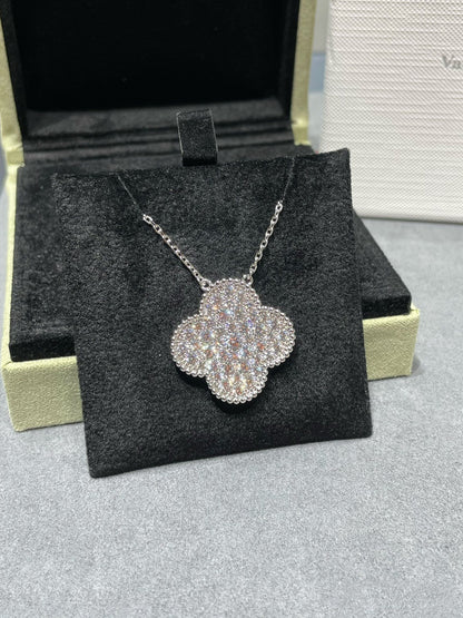 {
"Bling Jewelrys ": "Bling Jewelry ",
"CLOVER 25MM LARGE PENDANT DIAMOND PAVED SILVER NECKLACE": "KLEEBLATT 25MM GROSSER ANHÄNGER DIAMANT-PAVÉ SILBERHALSKETTE"
}