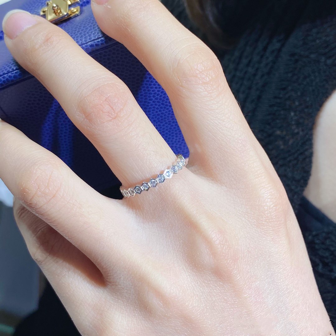 [Bling Jewelrys ]BEE LOVE DIAMOND PAVED SMALL RING