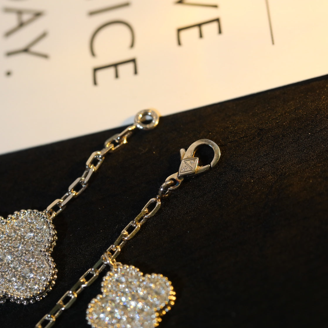 [Bling Jewelrys ]CLOVER BRACELET 5 MOTIF SILVER DIAMOND PAVED