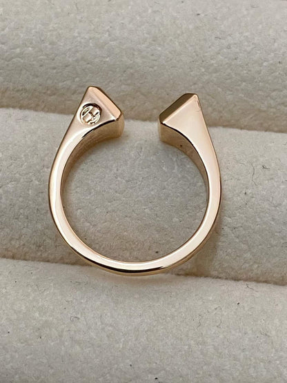 {
  "Bling Jewelrys": "DER CONE RIVET RING IST OFFEN UND EINHEITSGRÖSSE"
}