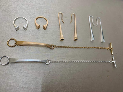 {
  "Bling Jewelrys": "【Bling Jewelrys】コーンリベットリングはオープンタイプで、フリーサイズです。"
}