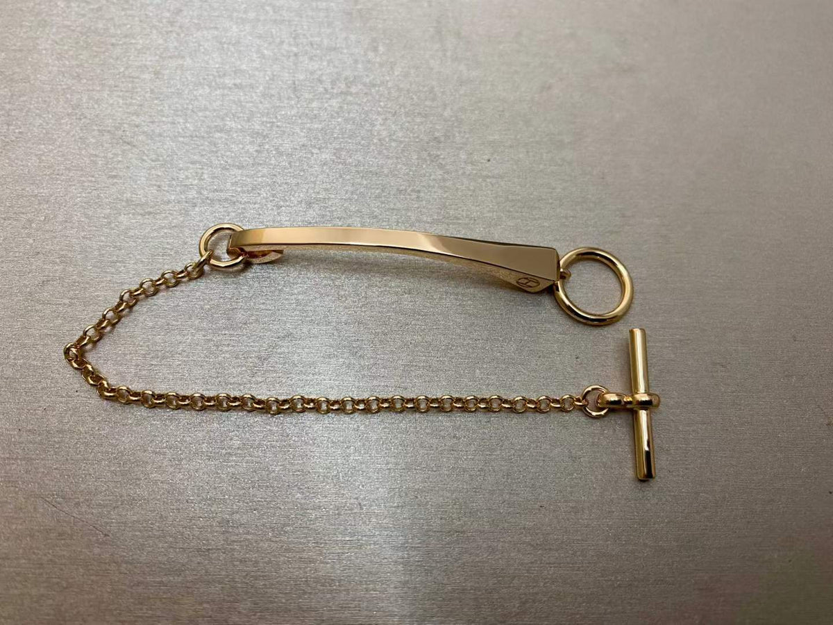 {
"Bling Jewelrys": "ブリングジュエリー",
"CLOU DE FORGE BRACELET WITH SQUARE CONE STUDS": "スクエアコーンスタッズ付き クルー・ド・フォルジュ ブレスレット"
}