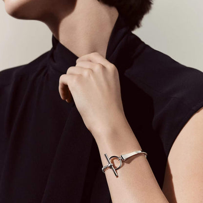 {
"Bling Jewelrys": "ブリングジュエリー",
"CLOU DE FORGE BRACELET WITH SQUARE CONE STUDS": "スクエアコーンスタッズ付き クルー・ド・フォルジュ ブレスレット"
}