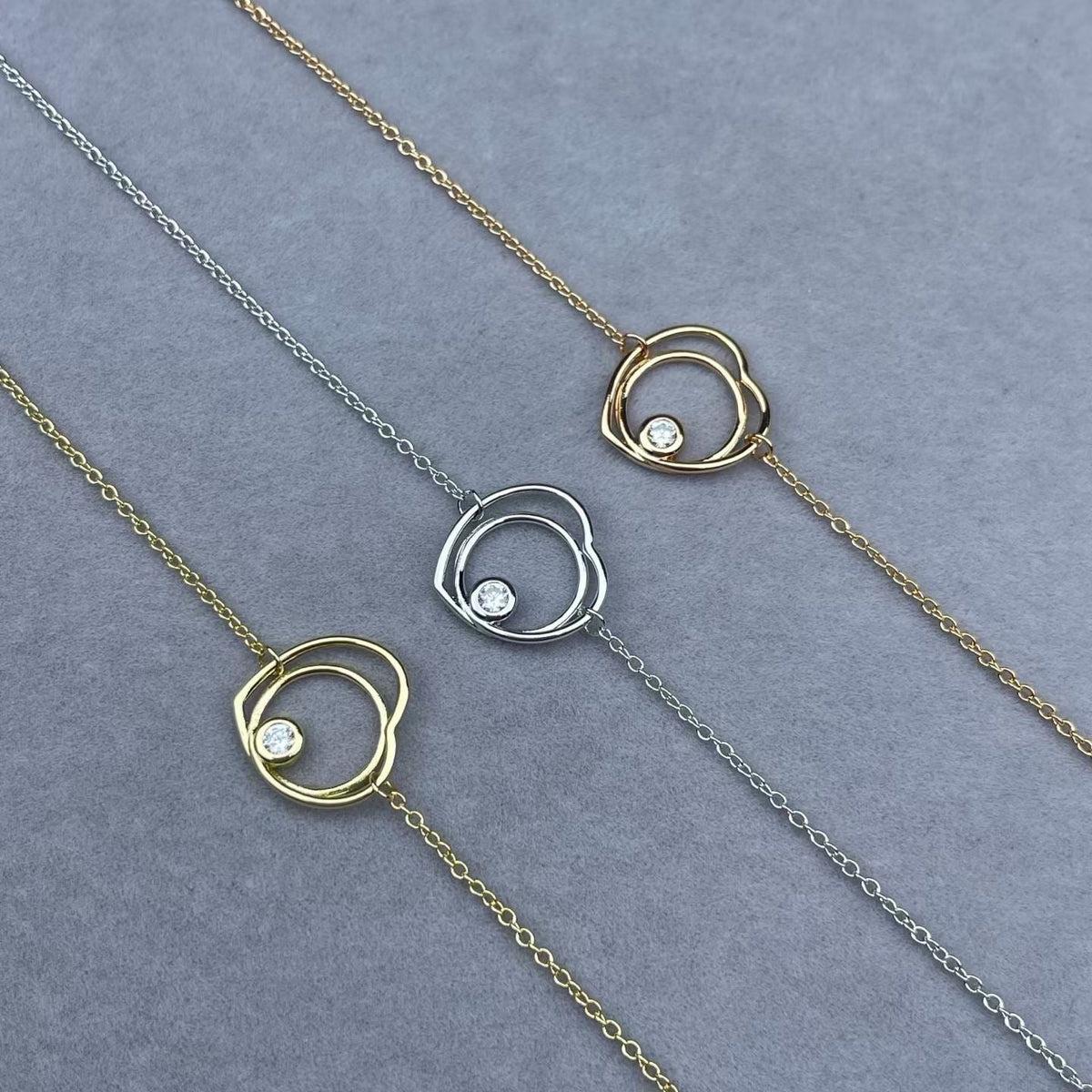 {
  "Bling Jewelrys": "ブリング・ジュエリー",
  "HOLLOW HEART SINGLE DIAMOND BRACELET": "ホロウハート シングルダイヤモンド ブレスレット"
}