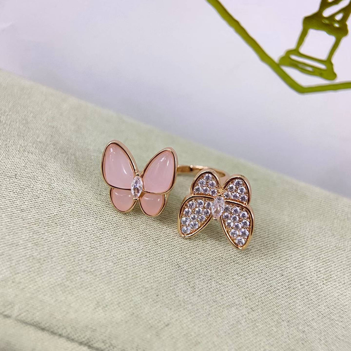 {"[Bling Jewelrys]TWIN BUTTERFLY NEW DIAMOND & PINK BUTTERFLY RING": "【Bling Jewelry】ツインバタフライ　ダイヤモンド＆ピンクバタフライリング"}