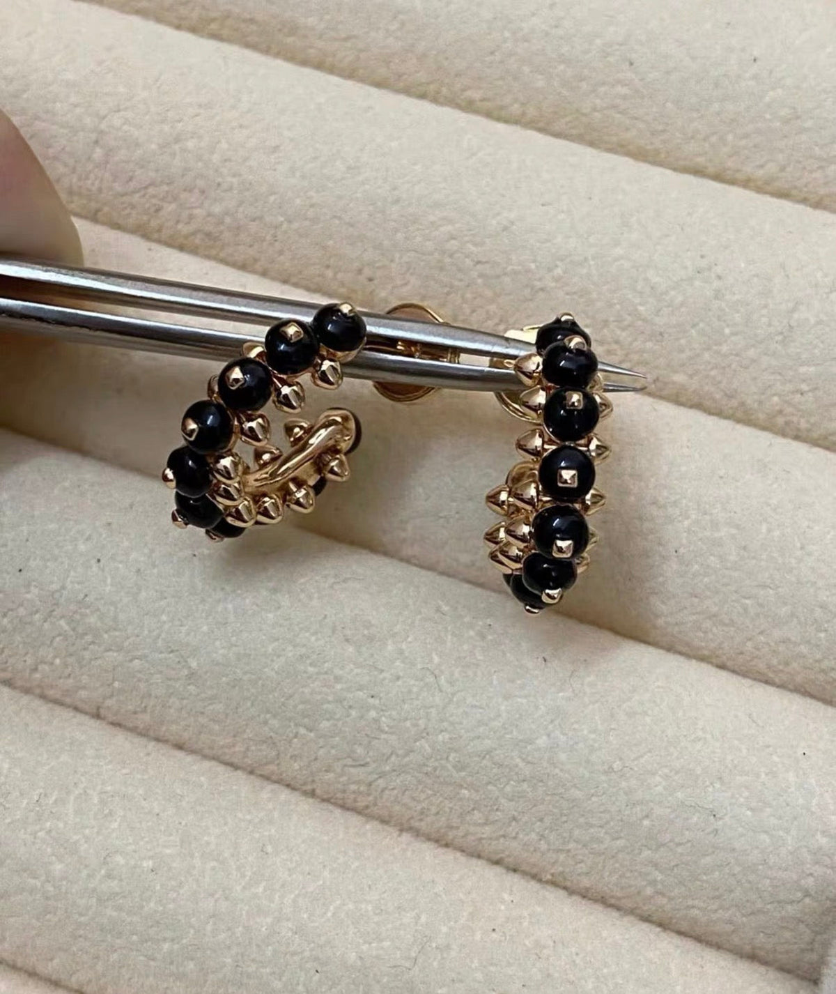 [Bling Jewelrys]CLASH COLLECTION AGATE CHALCEDONY STUD EARRINGS