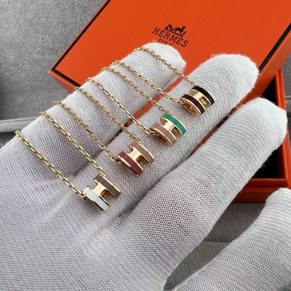 [Bling Jewelry] ミニ ツートンカラー H ペンダント ネックレス