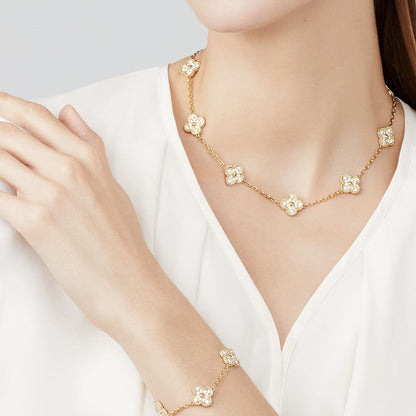 {
"Bling Jewelrys": "ブリング・ジュエリー",
"CLOVER 10 MOTIFS DIAMOND NECKLACE": "クローバー 10モチーフ ダイヤモンドネックレス"
}