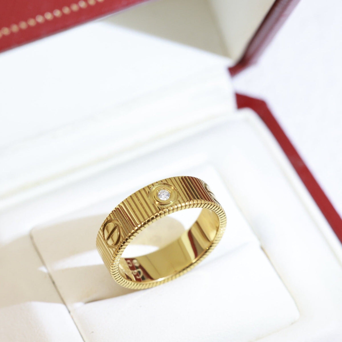 [Bling Jewelrys]LOVE 6.5MM UNLIMITED 3 DIAMONDS RING