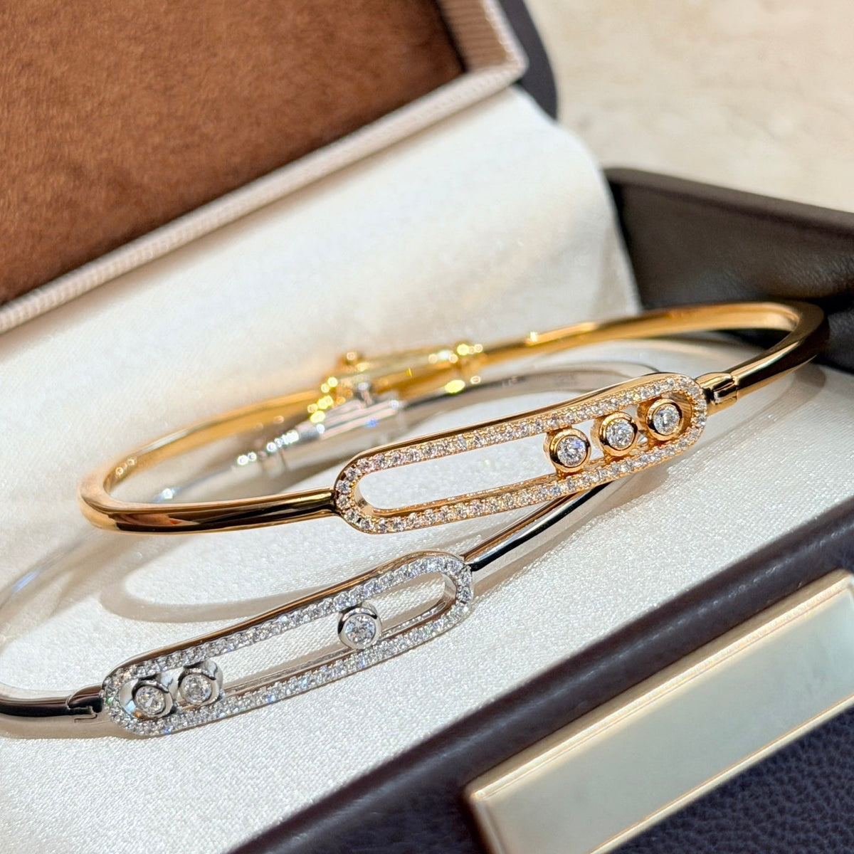 {
  "[Bling Jewelrys]Move Pavé Diamond Bangle Bracelet M"
}