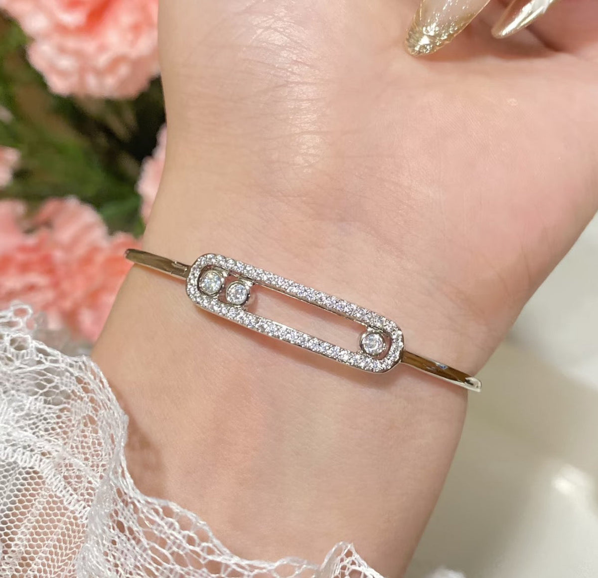 {
  "[Bling Jewelrys]Move Pavé Diamond Bangle Bracelet M"
}
