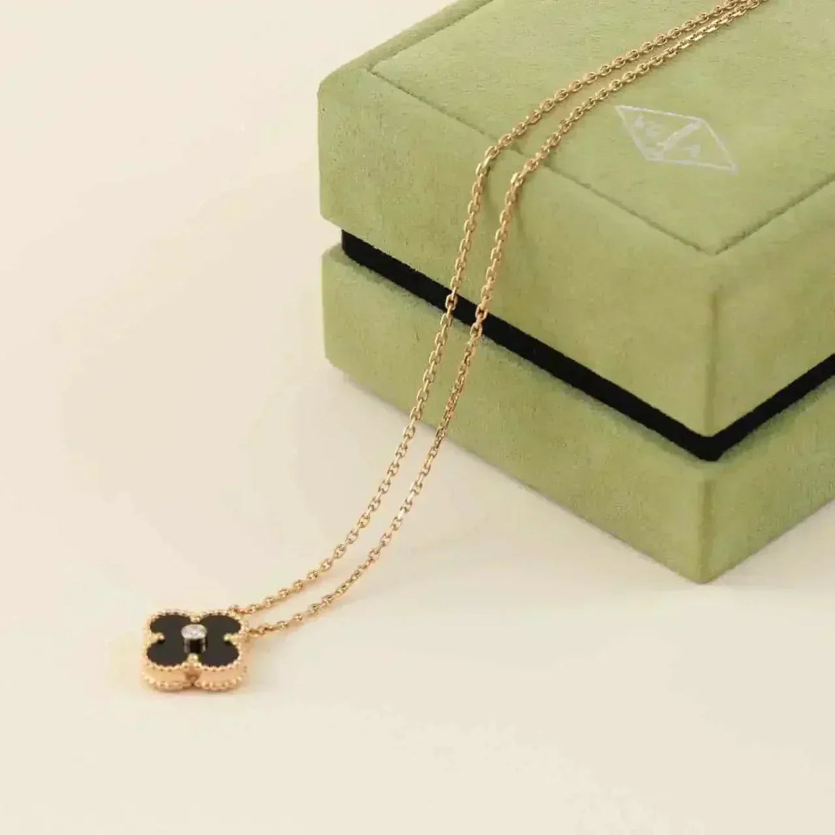 [Bling Jewelrys ]CLOVER 15MM DIAMOND ONYX NECKLACE